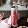 Produktbild des Produkts MARCATO Biscuits Gebäckpresse pink inkl. Schürze