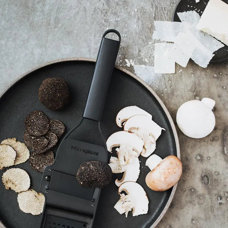 Produktbild des Produkts MICROPLANE Black Sheep Serie Trüffel Tool 2 in 1